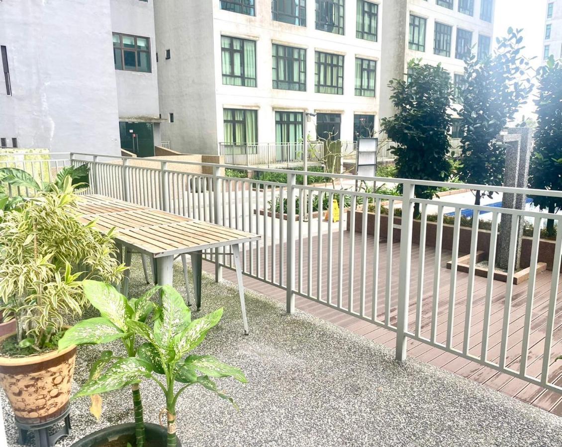 Jb D'summit By The Pool Apartment