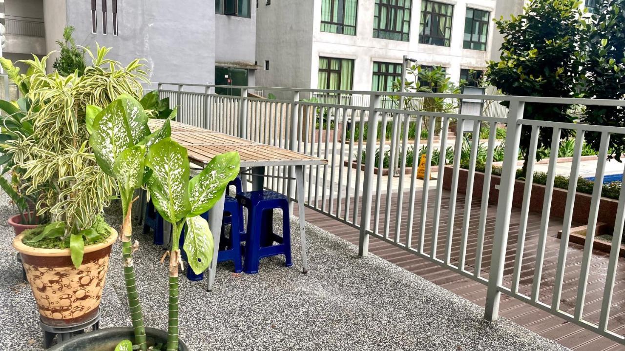 Jb D'summit By The Pool Apartment Johor Bahru