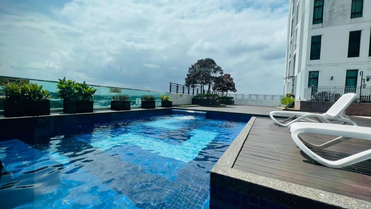 Jb D'summit By The Pool Apartment