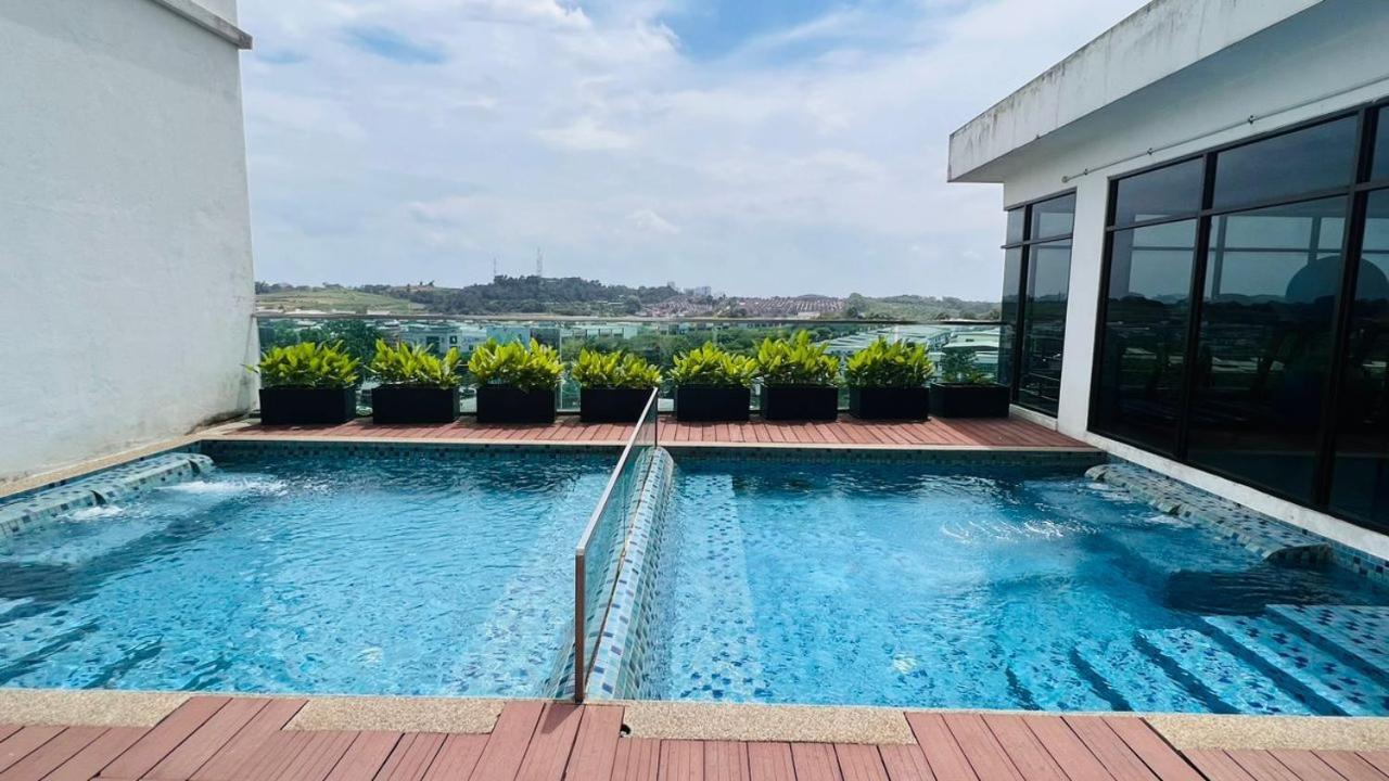 Jb D'summit By The Pool Apartment *